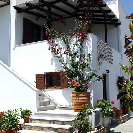Michalis Parikia (Paros)